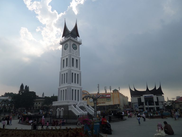 Read more about the article How to Get from Padang to Bukittinggi