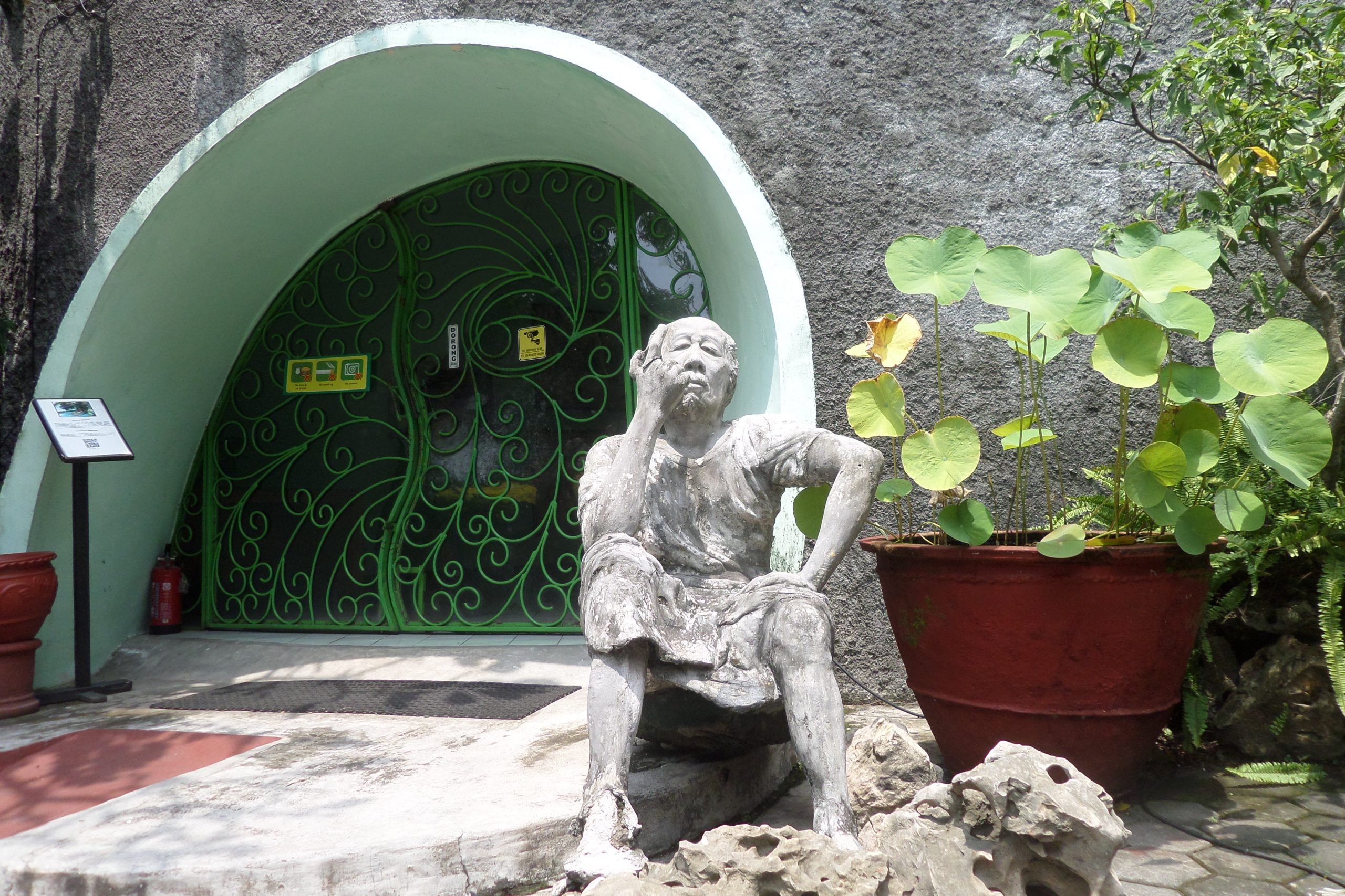 Affandi statue in front of the Affandi Museum